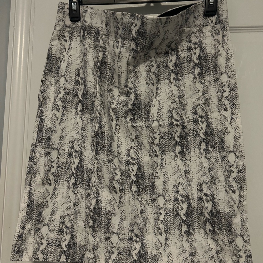 Madison Black and White Snake-Print Pencil Skirt